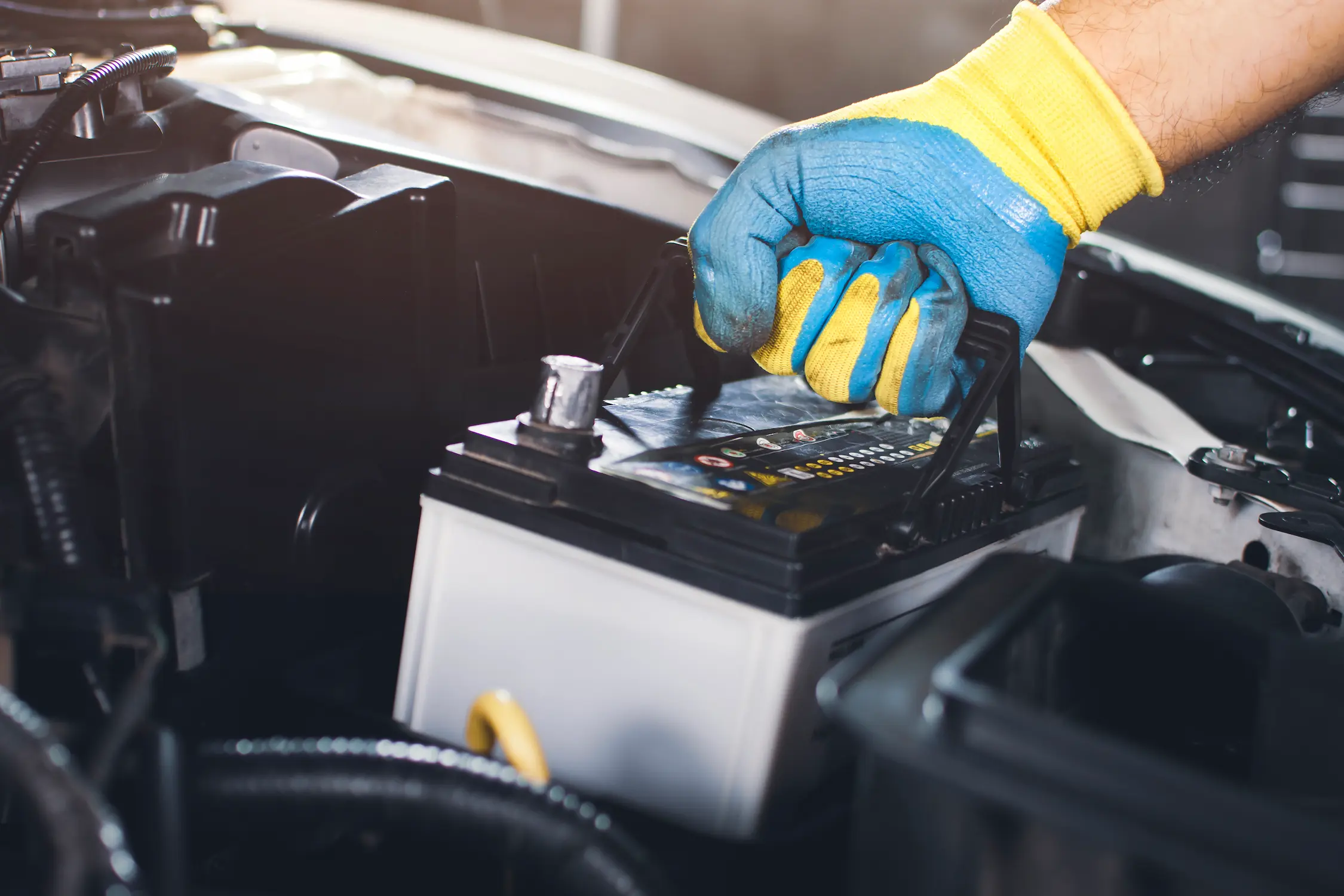 Batterie de voiture AGM ou EFB GD Pieces